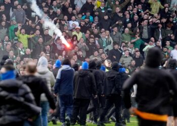 «Селтик» и «Рейнджерс» наказаны за беспорядки после дерби в Кубке Шотландии