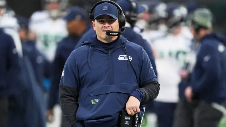 «Сихокс» советуют вернуть трёхкратного участника Pro Bowl до старта сезона