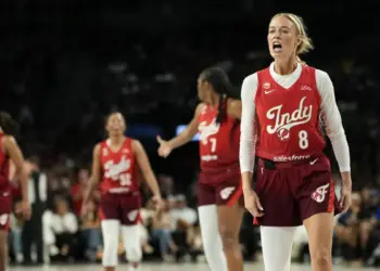 Софи Каннингем метит в элитный клуб WNBA: три звезды гонятся за редчайшим достижением