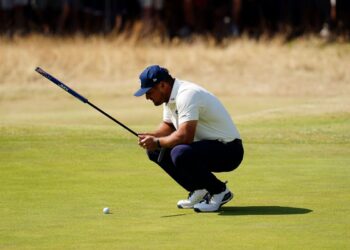 Стратегия Дешамбо: Брайсон подбирается к лидеру British Open