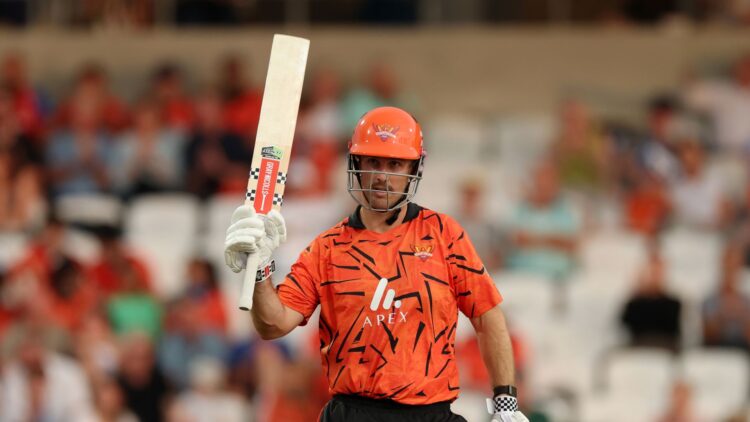 SunRisers Leeds разгромили Super Giants благодаря Маршу, Кроули и Бруку
