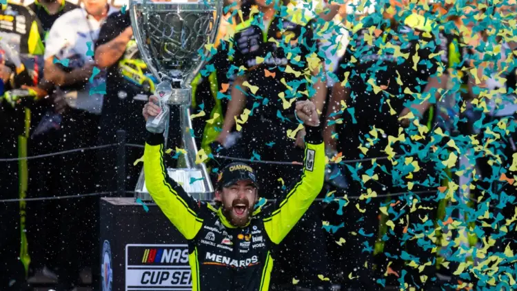 Супруга пилота NASCAR Райана Блэйни привела поклонников в восторг, опубликовав серию снимков в купальнике из тропического путешествия.