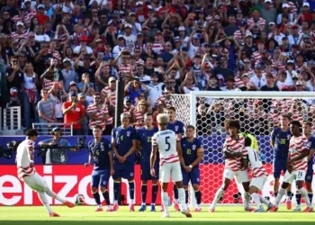 Watch Malik Tillman seal short-handed USMNT victory with late free kick vs. Bosnia and Herzegovina