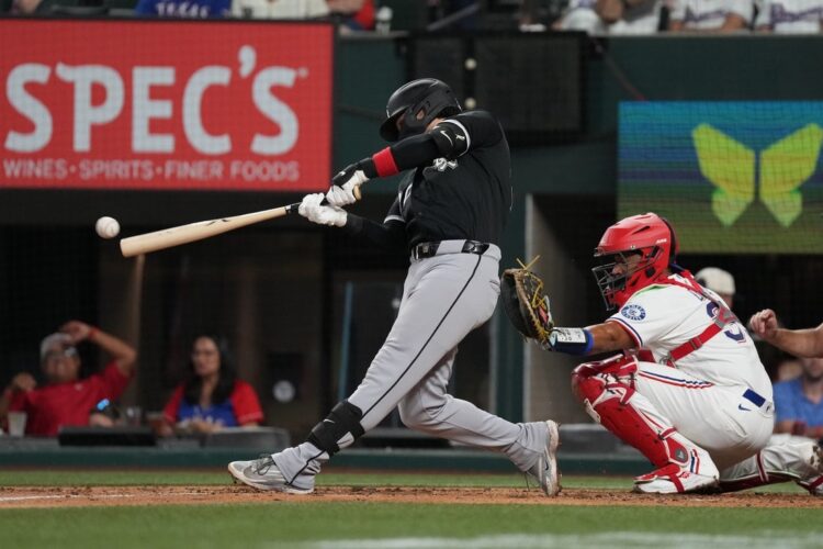 White Sox pounding out runs since All-Star break as Rangers struggle
