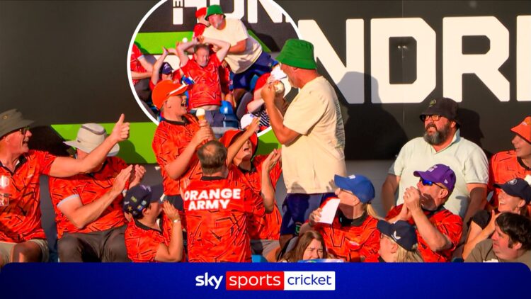 Зритель поймал мяч одной рукой на матче Sunrisers Leeds