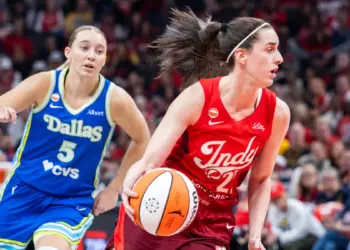 Звёздный состав WNBA-2026: Кларк и Бюкерс — главные имена Матча всех звёзд