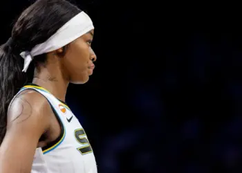 Звёзды WNBA устроили вечеринку в Чикаго: кто попал в объективы камер