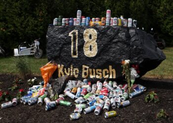 18 августа в NASCAR почтят наследие Кайла Буша