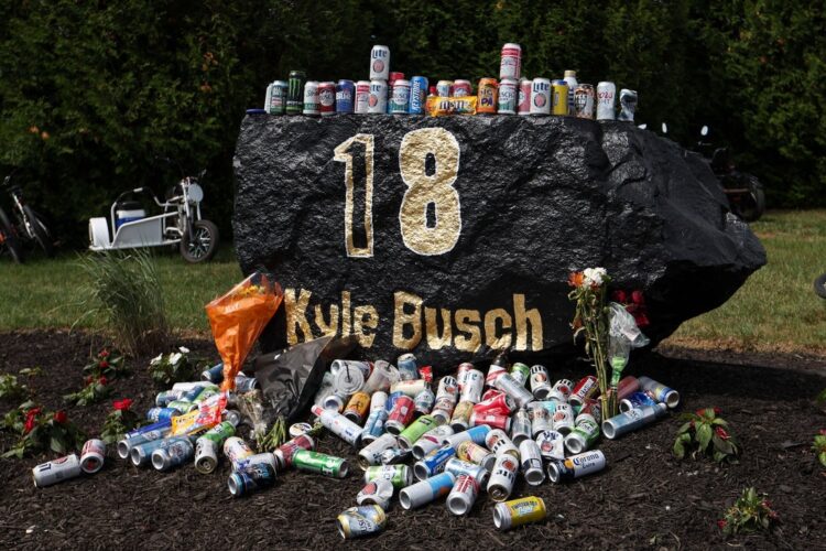 18 августа в NASCAR почтят наследие Кайла Буша
