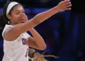 Анджел Риз снова вписала своё имя в историю WNBA. На этот раз — с формулировкой «впервые в истории лиги». В матче против «Лос-Анджелес Спаркс» форвард установила сразу два рекорда по подборам, и оба — в один вечер.