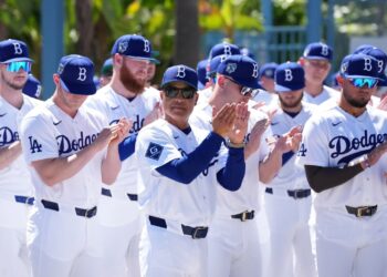 Deadline whirlwind shifts power, but Dodgers buy another wild card