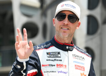 Денни Хэмлин — главный фаворит гонки NASCAR в Айове