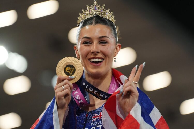 Эми Хант выиграла 200 метров и замахнулась на четыре золота