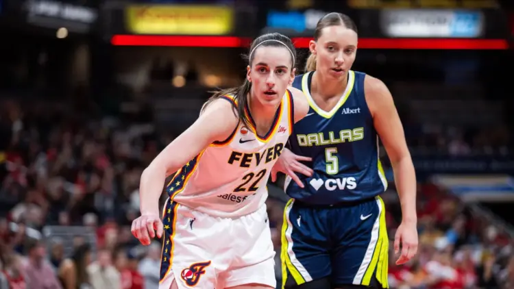Фанаты Кларк взбешены рейтингом WNBA, где Беккерс выше