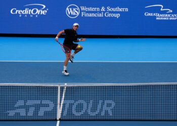 Фери совершил камбэк и вышел в полуфинал Winston-Salem Open