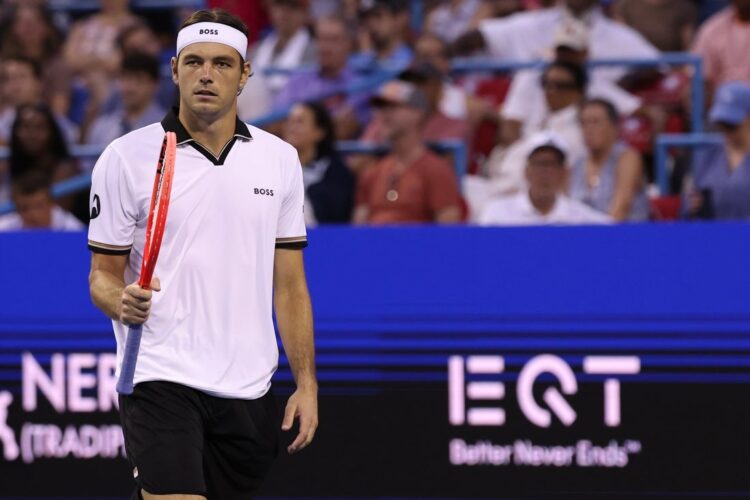 Финальный матч Mubadala DC Open между третьим сеяным Тейлором Фритцем и испанским восходящим талантом Рафаэлем Ходаром перенесли с воскресенья на понедельник. Об этом сообщили организаторы турнира.