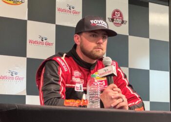 Ханикатт выиграл вторую гонку в карьере в NASCAR Truck Series
