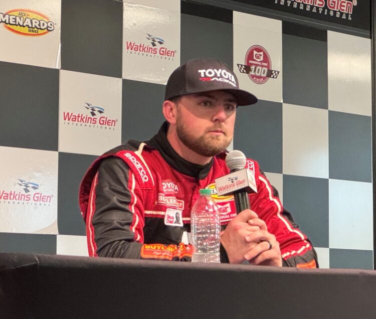 Ханикатт выиграл вторую гонку в карьере в NASCAR Truck Series