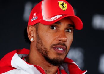 Хэмилтон требует от Ferrari максимального давления на Антонелли в битве за титул
