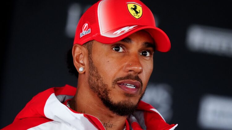 Хэмилтон требует от Ferrari максимального давления на Антонелли в битве за титул