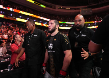 Ислам Махачев победил Иана Мачадо Гарри на UFC 330 и снова заставил говорить о себе. На этот раз — в контексте величайших в истории смешанных единоборств.