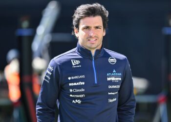 Карлос Сайнс подписал новый многолетний контракт с Williams