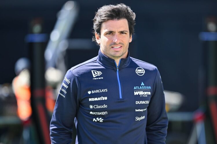 Карлос Сайнс подписал новый многолетний контракт с Williams