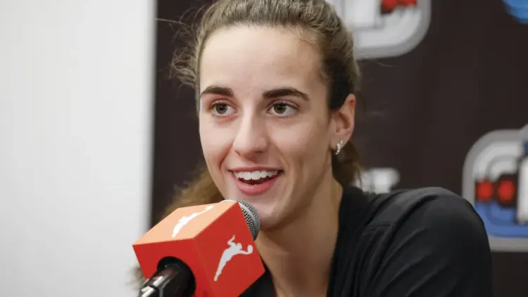 Кейтлин Кларк отреагировала на исторический дебют своих кроссовок на паркете WNBA