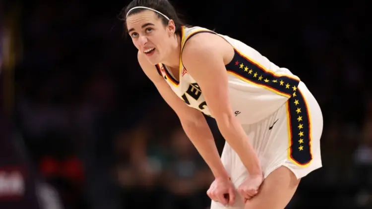 Кейтлин Кларк в сезоне WNBA: судьи перегибают палку?
