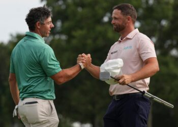 Макилрой не дожал Кларка в финале BMW Championship