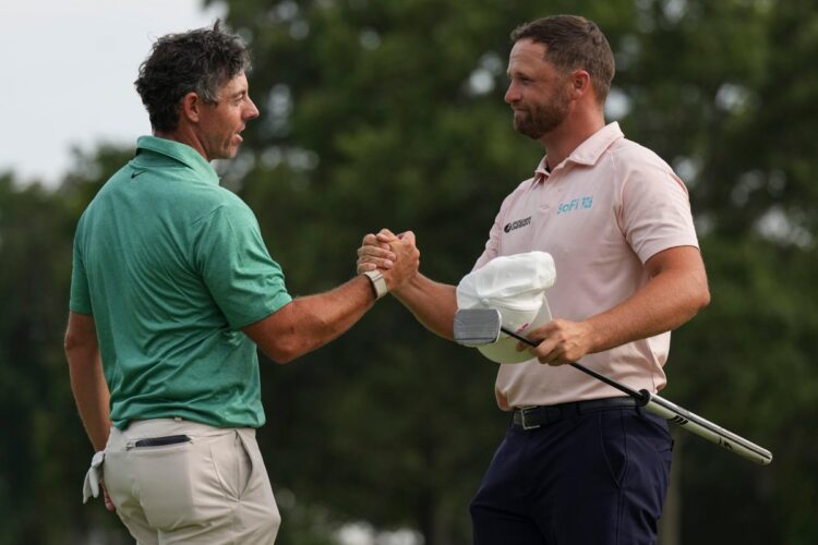 Макилрой не дожал Кларка в финале BMW Championship
