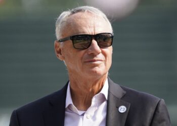 Манфред: MLB планирует провести сезон-2027