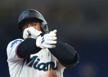 Marlins cruise past struggling Nationals
