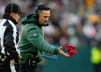 NFL разрешила тренерам делегировать челленджи