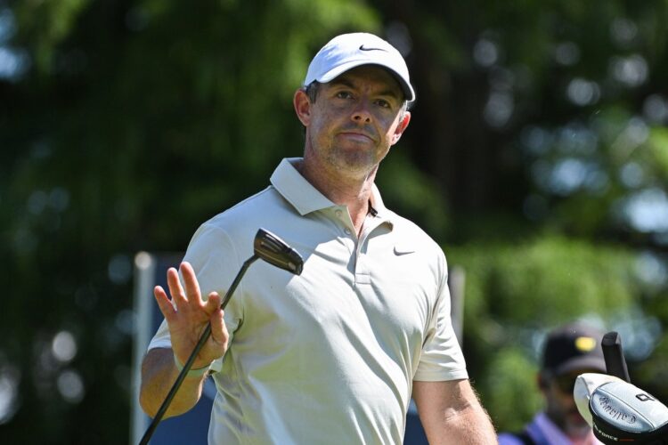 Rory McIlroy shoots 64, part of five-way tie for lead at BMW