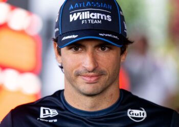 Сайнс подписал новый контракт с Williams до 2027 года