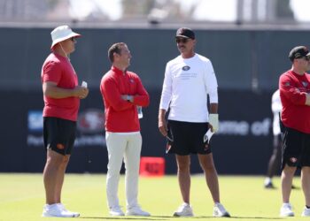 Шэнахэн готов вывести «49ers» на предсезонный матч с «Титанами»