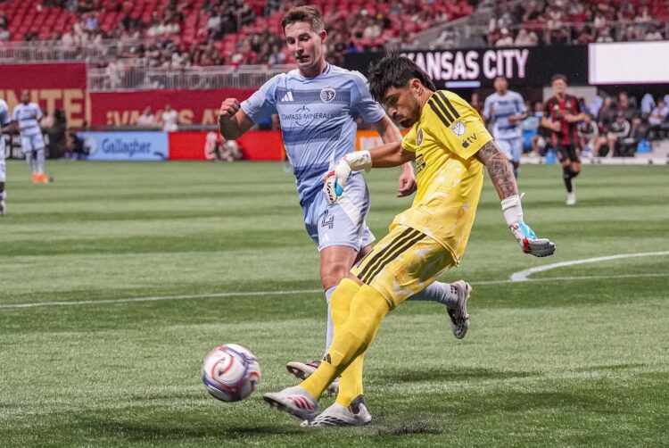Surging Atlanta aims to keep Charlotte at bay