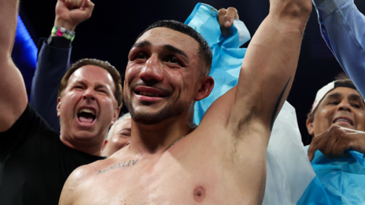Теофимо Лопес победил Ролли Ромеро и взял титул WBA