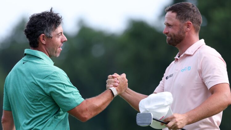 Уиндем Кларк выиграл BMW Championship на PGA Tour, хотя по ходу решающего раунда растерял преимущество в пять ударов. Как сообщает Sky Sports, американец