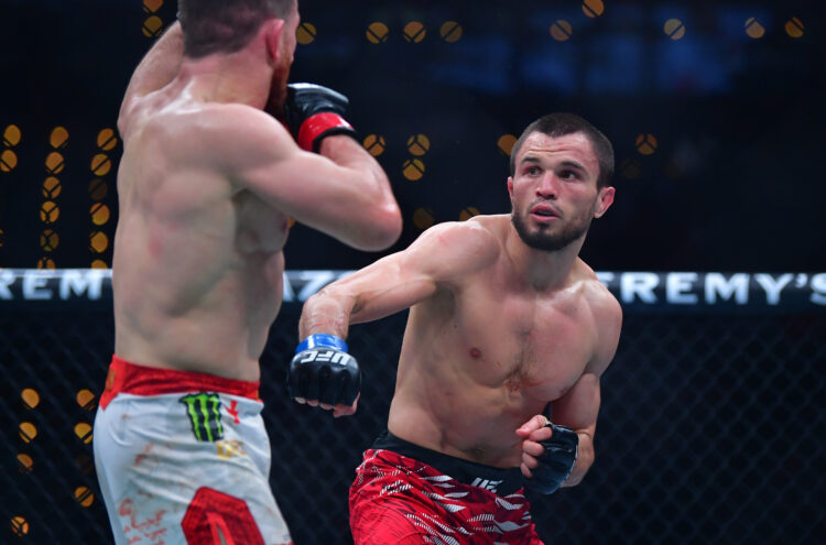 Умар Нурмагомедов и Сун Ядун проведут главный бой UFC в Шанхае: на кону титул