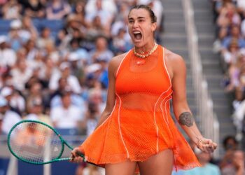 Aryna Sabalenka pushed all the way by Linda Noskova in thrilling US Open clash