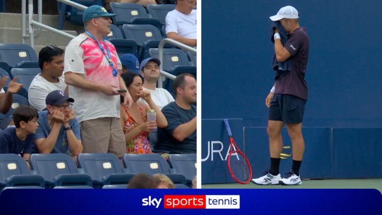 Фанат затянул Oasis прямо во время розыгрыша на US Open. Получилось неожиданно красиво