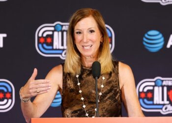 Кэти Энгельберт покидает пост комиссионера WNBA в конце года. Она возглавляла лигу семь лет и стала первой женщиной в этой должности. За это время её работа кардинально изменила положение женского баскетбола в США.