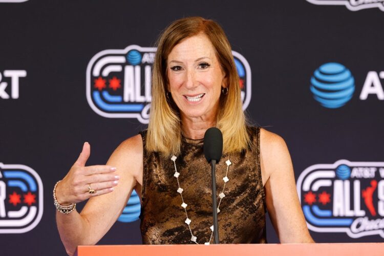 Кэти Энгельберт покидает пост комиссионера WNBA в конце года. Она возглавляла лигу семь лет и стала первой женщиной в этой должности. За это время её работа кардинально изменила положение женского баскетбола в США.